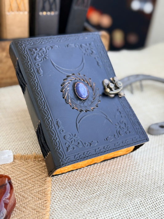 Skórzana Księga Cieni - z księżycami i kamieniem (mała)
