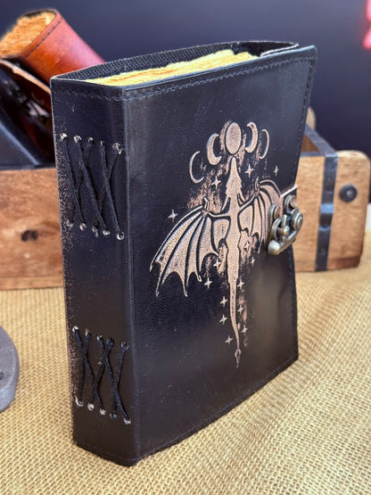 Księga Smok i Fazy Księżyca – dark fantasy witchy