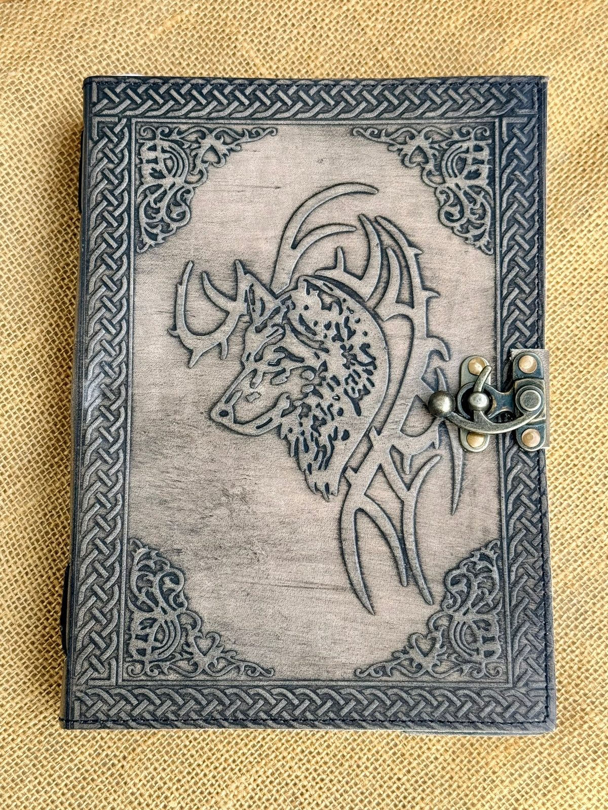 Księga z wilkiem – notes fantasy w nordyckim klimacie