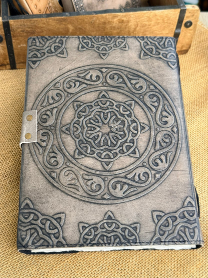 Księga z wilkiem – notes fantasy w nordyckim klimacie