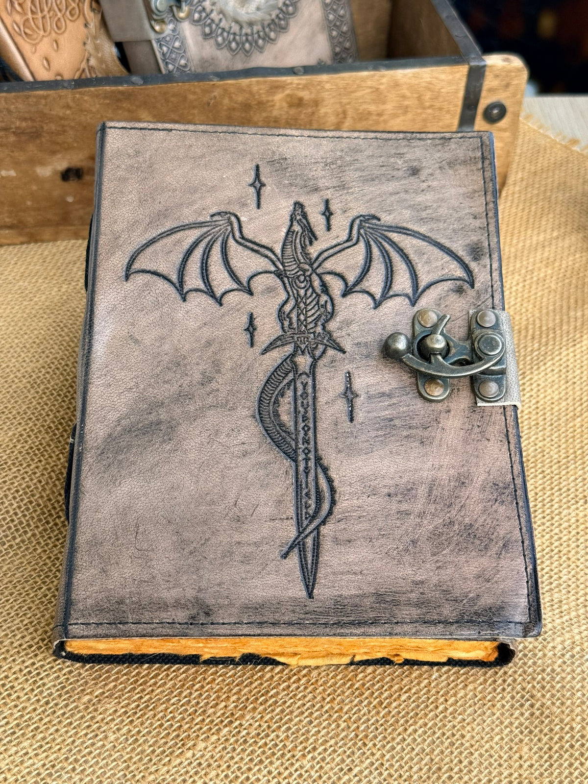 Księga ze smokiem i mieczem – dziennik fantasy RPG