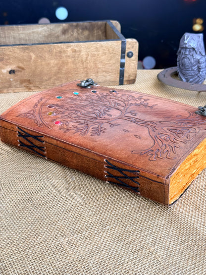 Skórzana księga Drzewo Życia – celtycka fantasy vintage