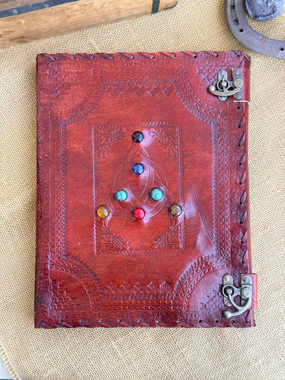 Skórzana Księga Cieni - Triquetra