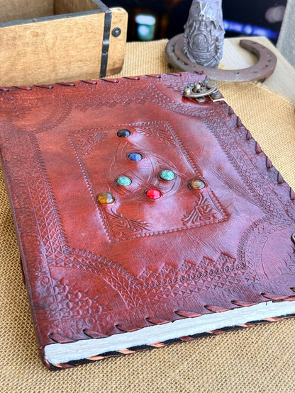 Skórzana Księga Cieni - Triquetra