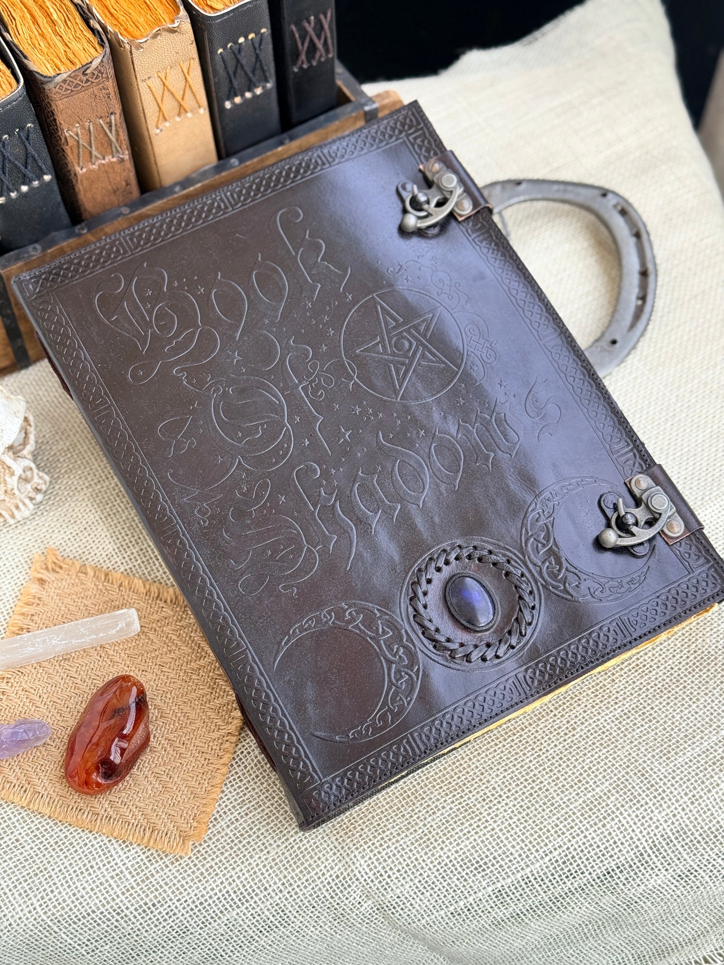 Skórzana Księga Cieni - Book of shadow z kamieniem