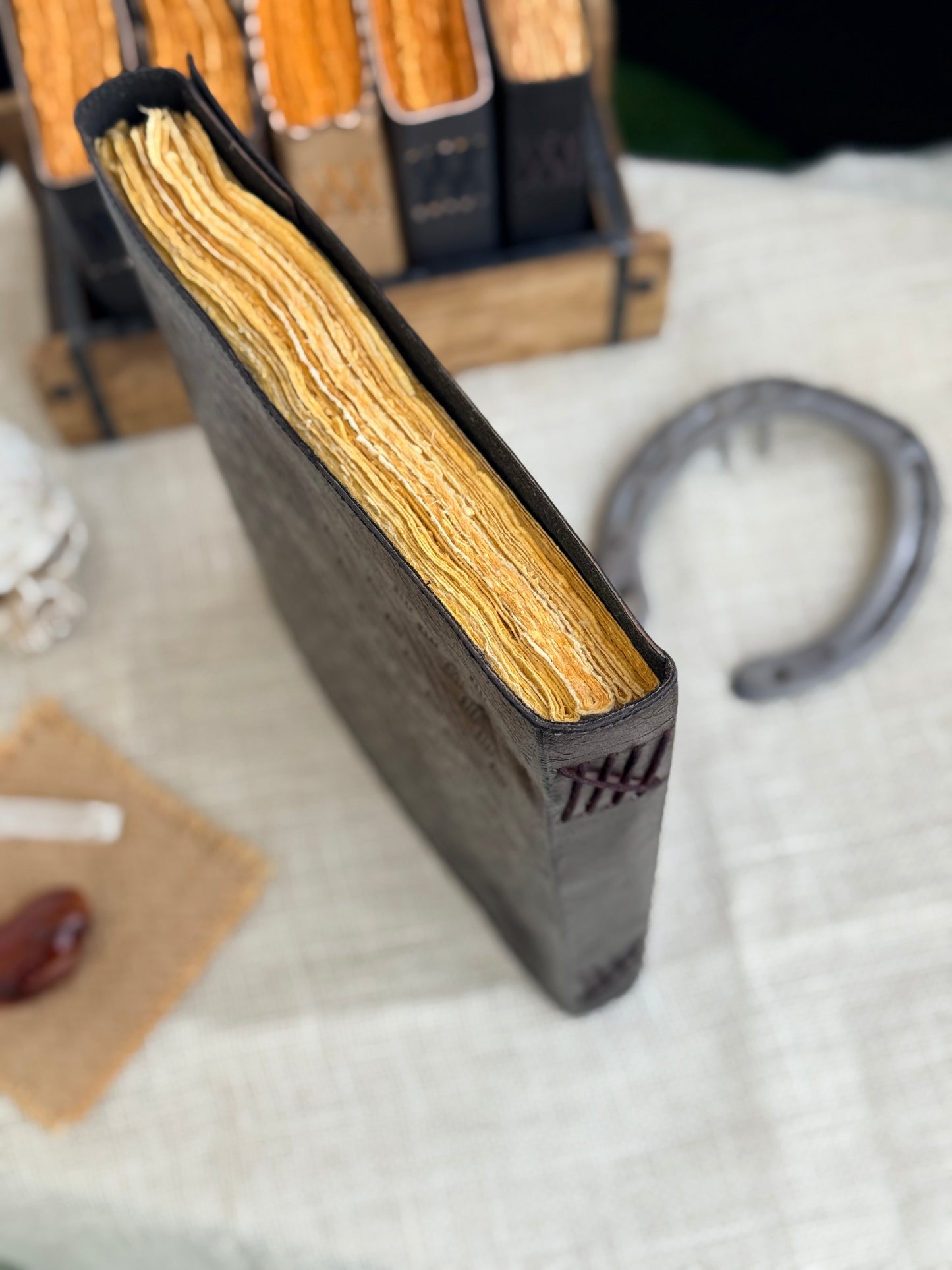 Skórzana Księga Cieni - Book of shadow z kamieniem