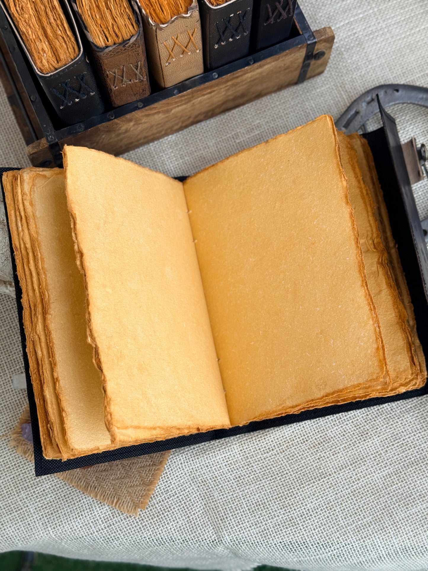 Skórzana Księga Cieni - Book of shadow z kamieniem