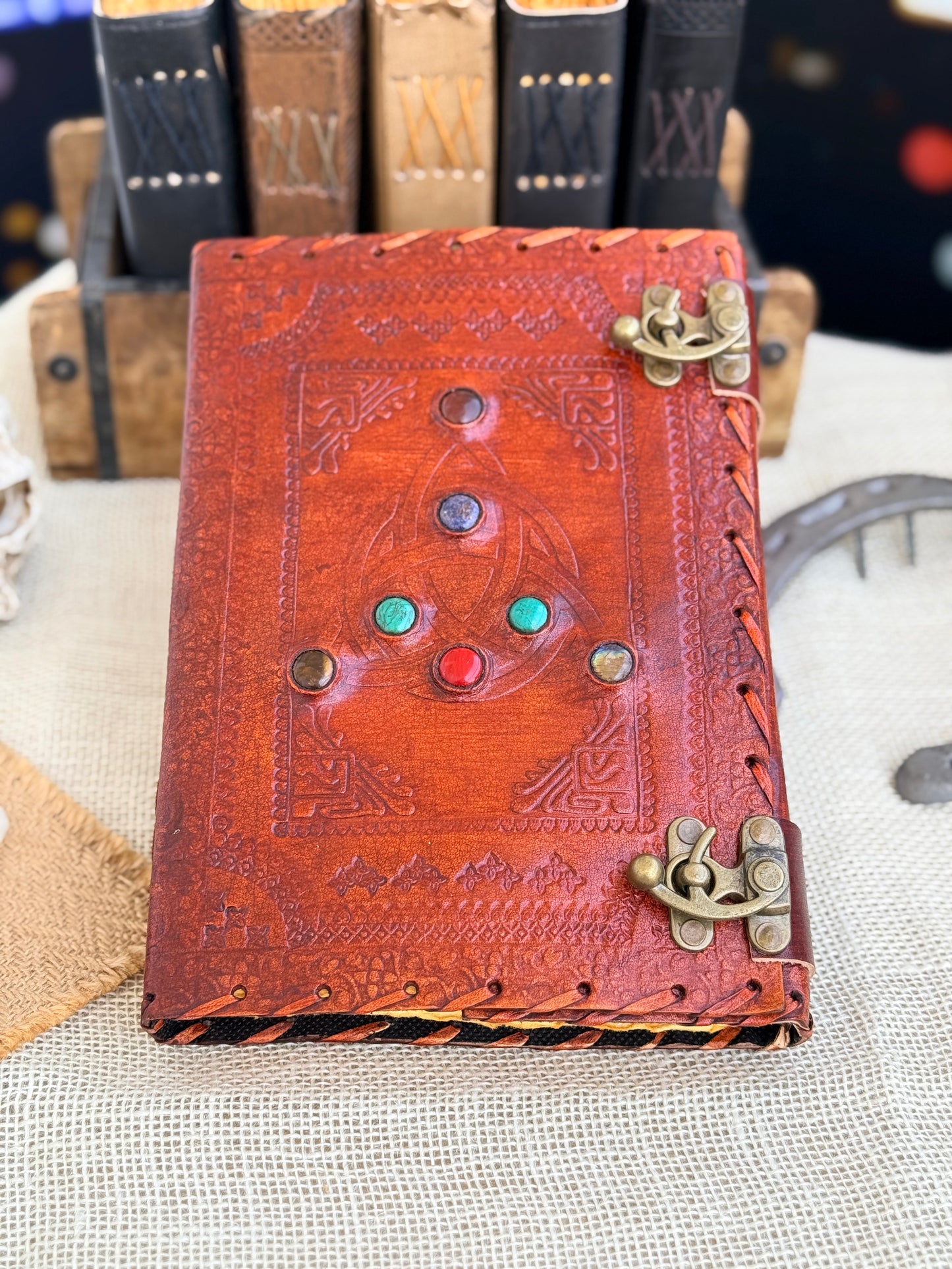 Skórzana Księga Cieni - Triquetra