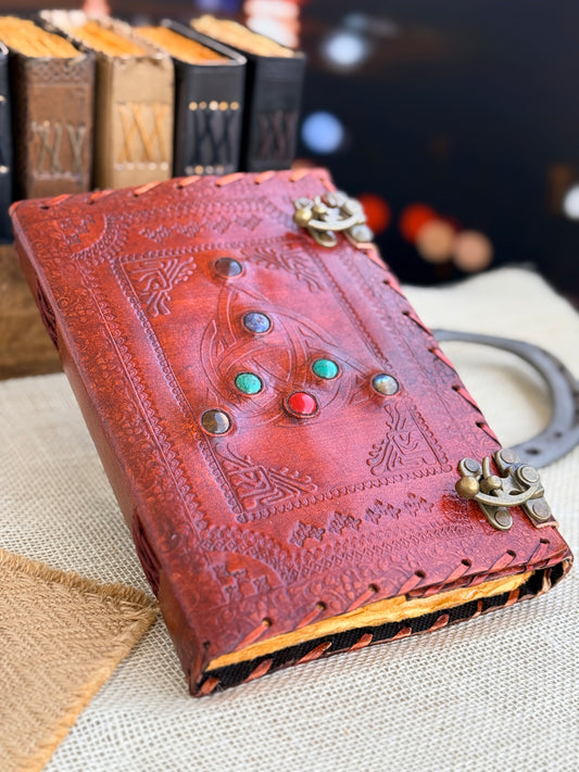 Skórzana Księga Cieni - Triquetra