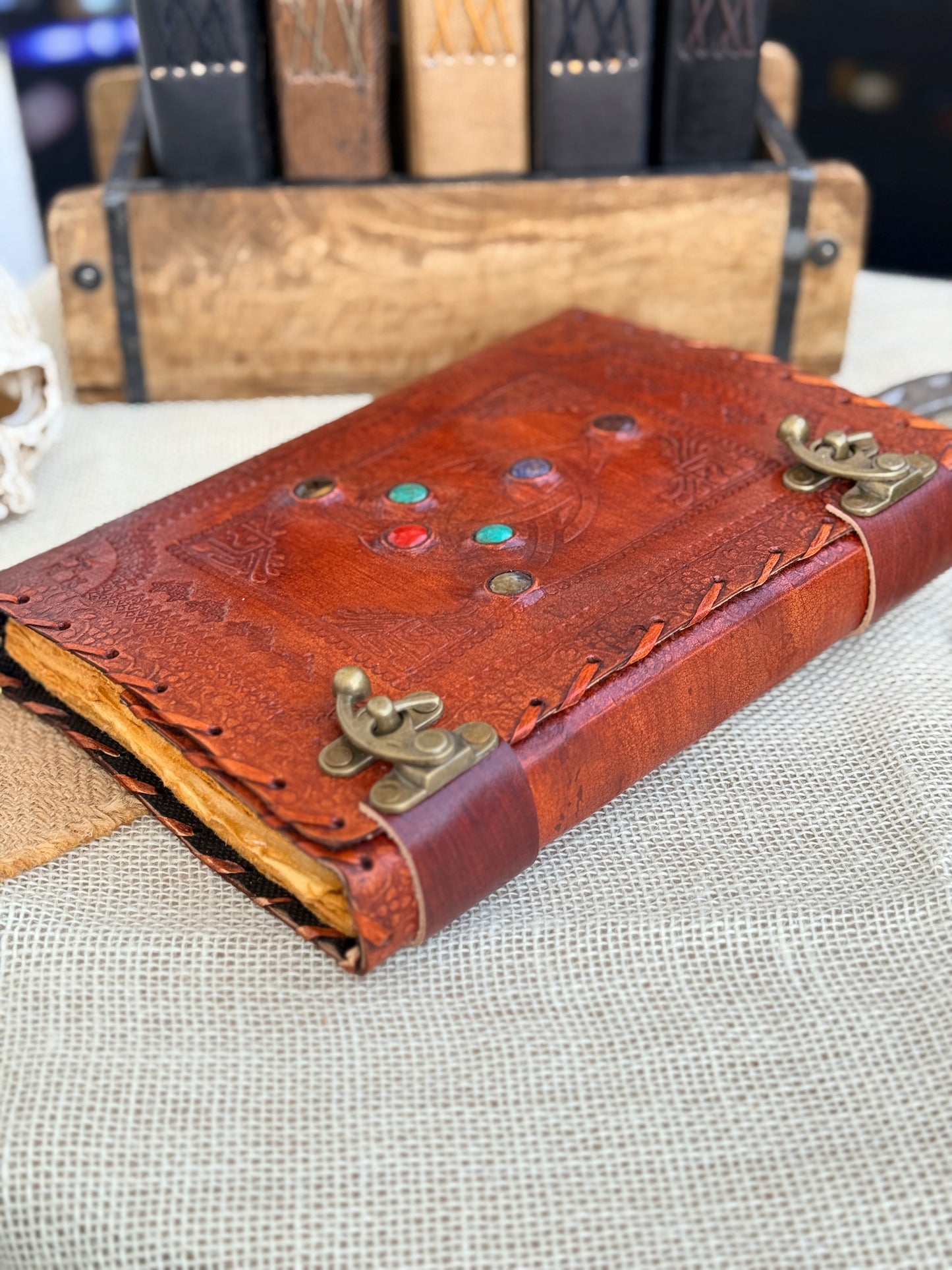 Skórzana Księga Cieni - Triquetra