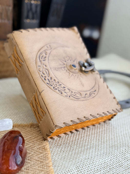 Skórzana Księga Cieni - Słońce i księżyc