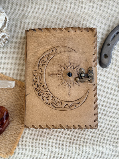 Skórzana Księga Cieni - Słońce i księżyc