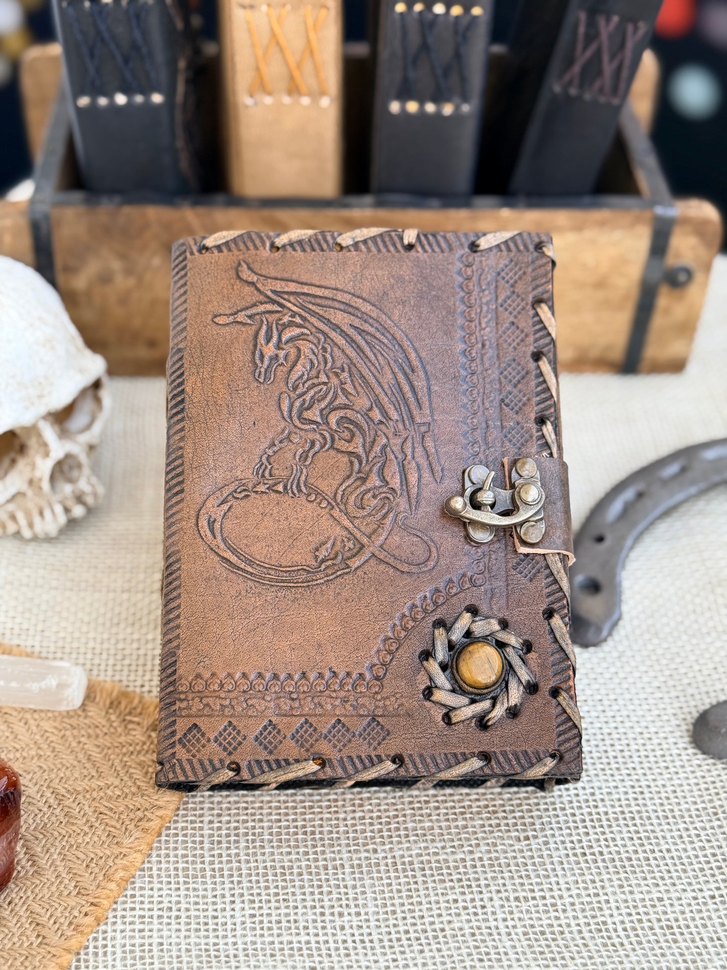 Skórzana Księga Cieni - Smok