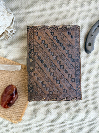 Skórzana Księga Cieni - Smok