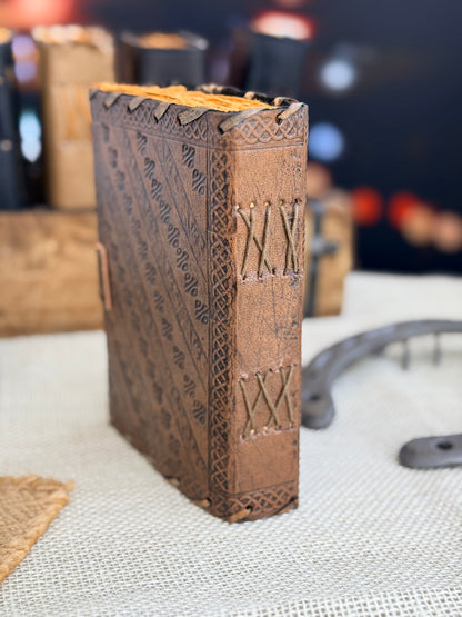 Skórzana Księga Cieni - Smok