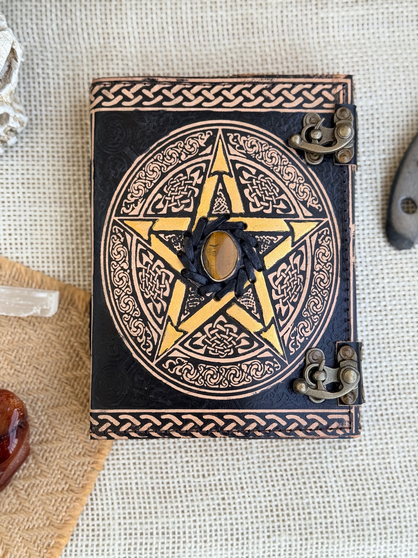 Skórzana Księga Cieni - Złoty Pentagram