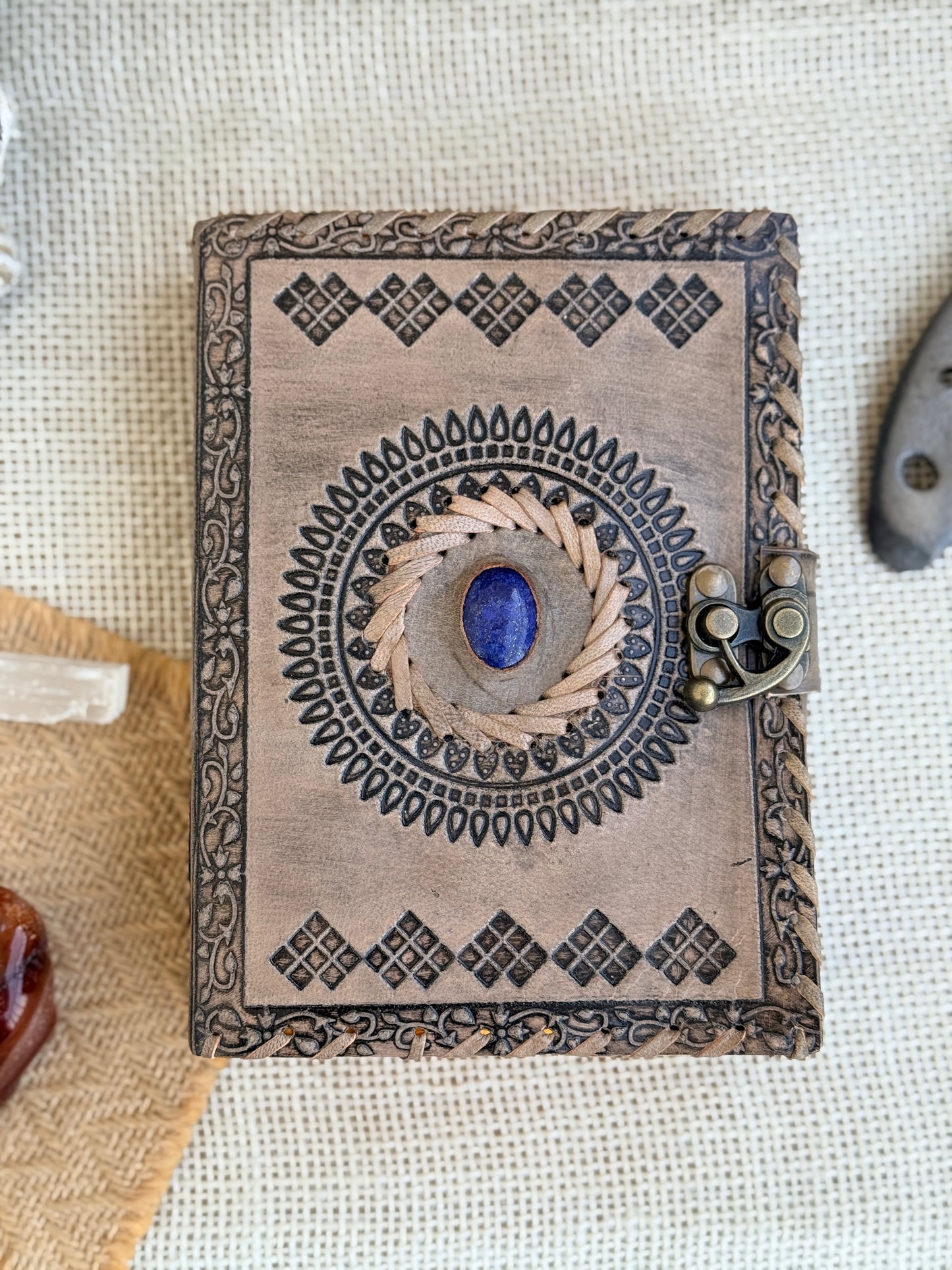 Skórzana Księga Cieni - mandala