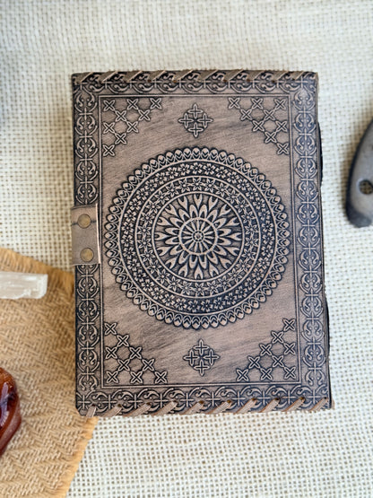 Skórzana Księga Cieni - mandala