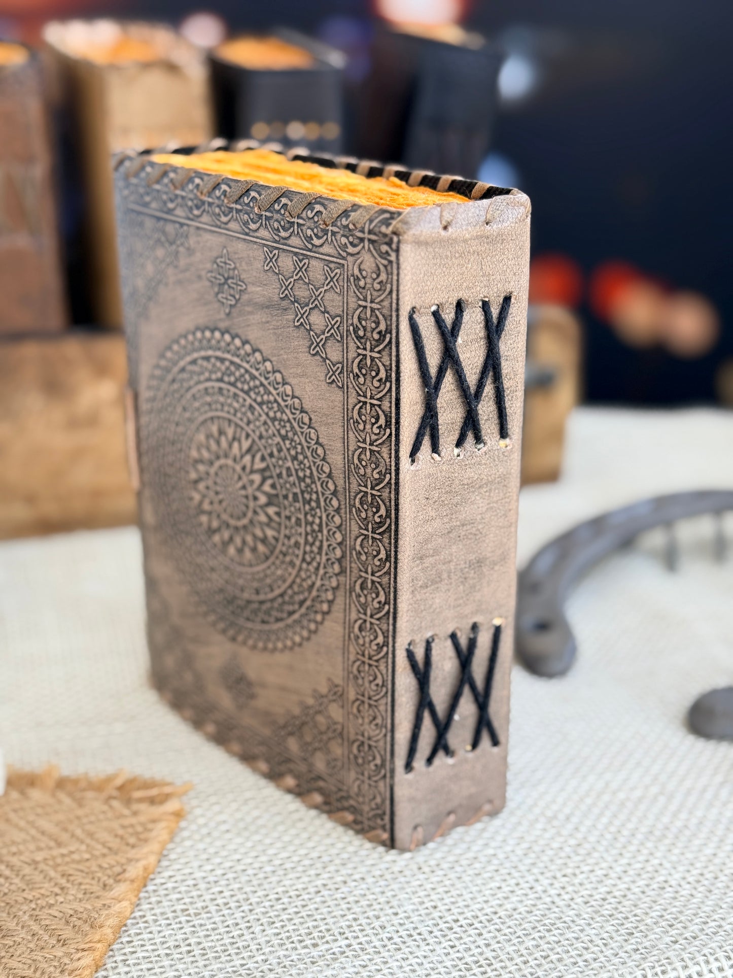 Skórzana Księga Cieni - mandala